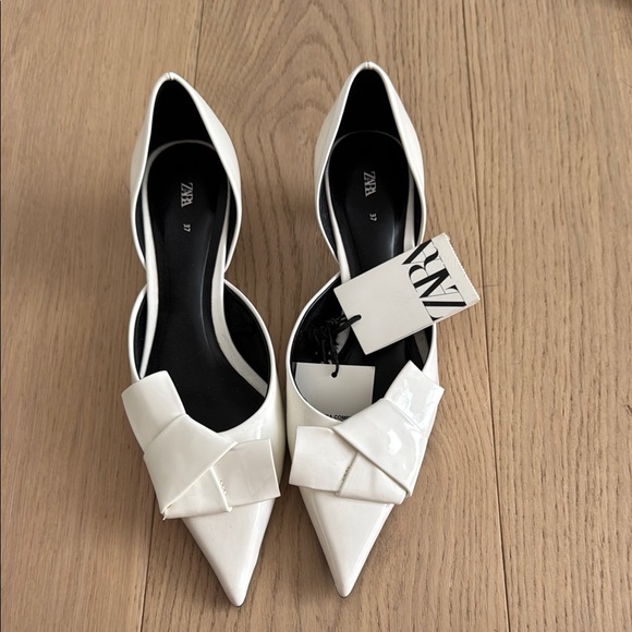 Zara Shoes - Zara White Heeled Shoes with Architectural Bow